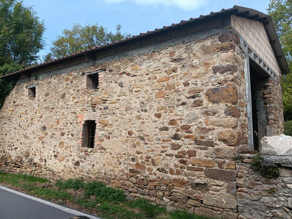Venta de Casa con Terreno en Valle de Mena