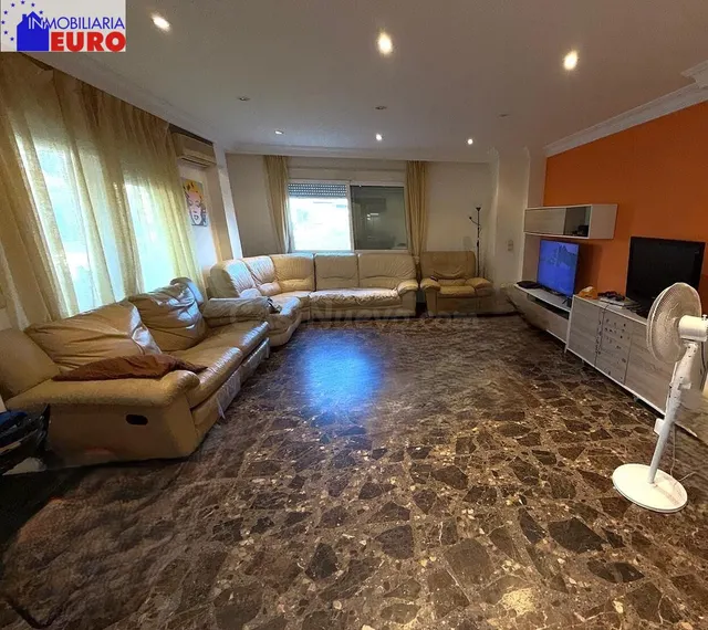 ESPECTACULAR CASA ESQUINERA PARA ENTRAR A VIVIR, CON DOS VIV - foto 3