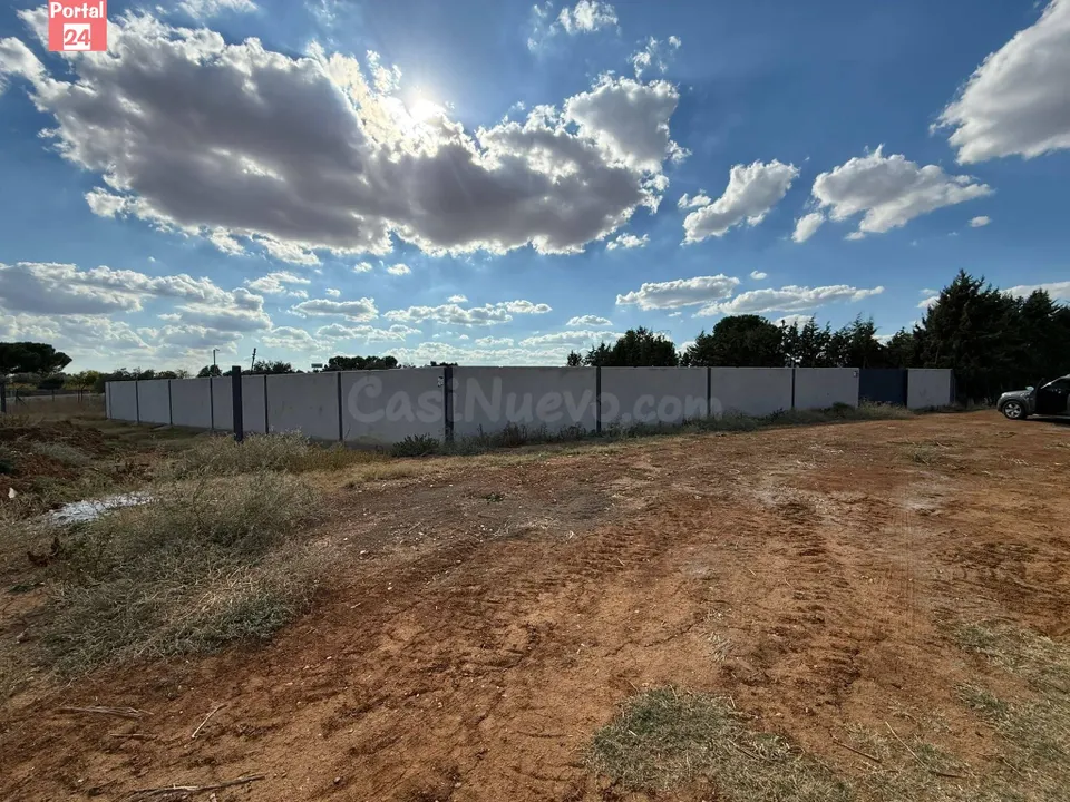 Parcela de 2.000 m2 en el km. 8 Carretera de Cáceres. Badajoz.
