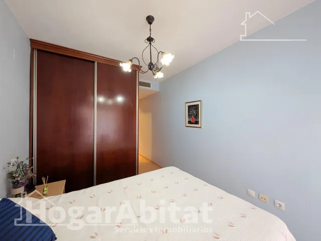EXTERIOR CON DOS BALCONES Y GARAJE — 13