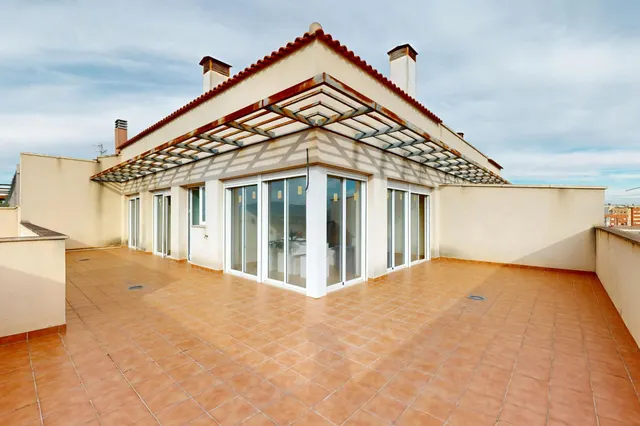 Un ático para estrenar. Una terraza para disfrutar. Una vida