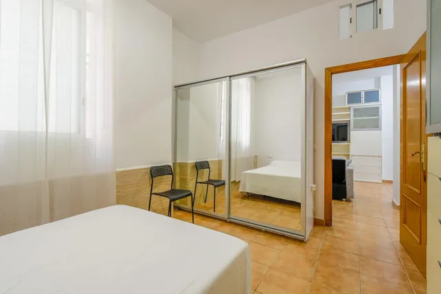 BAJO CON DISTRIBUCIÓN DE VIVIENDA Y PATIO EN GRAU DE VALENCIA — 30