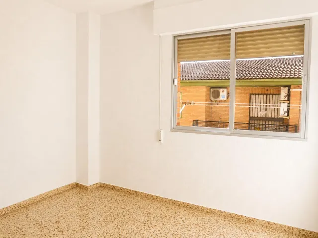 Piso en Armila junto parada de metro todo exterior. — 23