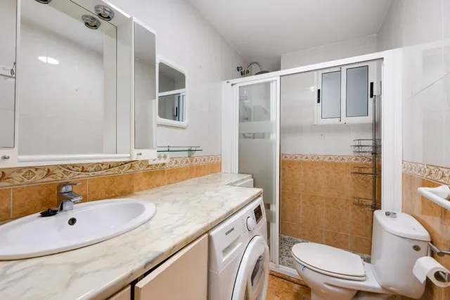 Apartamento 2 dormitorios con parking y piscina comunitaria en Torrevieja — 14