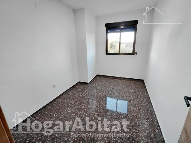 Amplitud y confort a estrenar en este luminoso piso reformado con balcón y ascensor — 13
