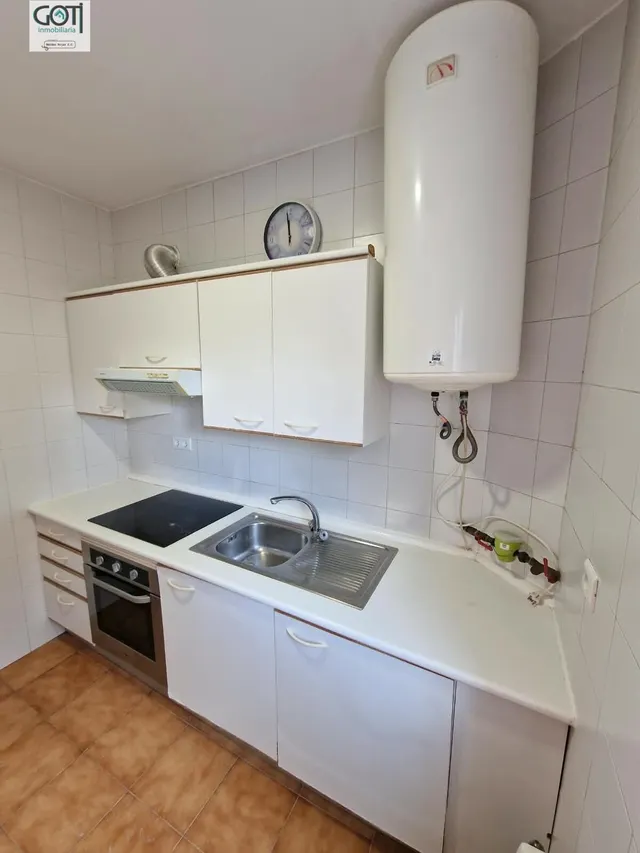 Amplio y Luminoso Piso en el Corazón de Granada por €900 — 20