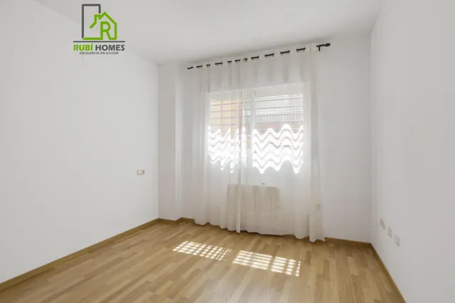 Piso en Armilla Centro con patio de 46 m2, 2 dormitorios y metro — 8