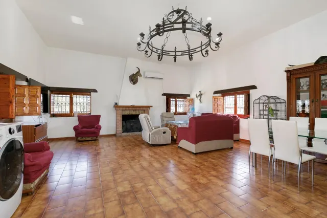 Cortijo grande más finca de 27000 metros — 7