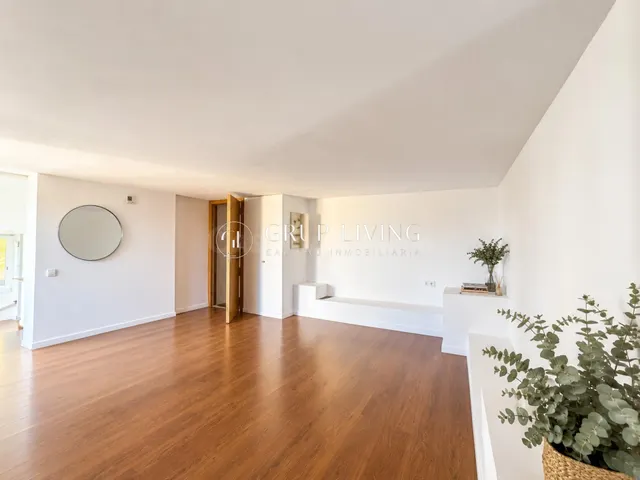 GRAN OPORTUNIDAD; PISO CON TERRAZA Y ESPECTACULARES VISTAS A - foto 3