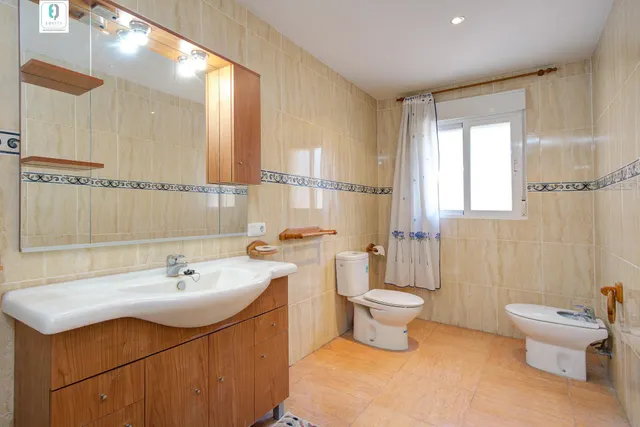 CHALET CON PISCINA EN CORTIJO PRETEL (ALBOLOTE) — 21