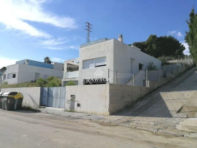 Chalet a la venta de 306m2 vivienda · 599m2 parcela · 5 hab. - foto 2