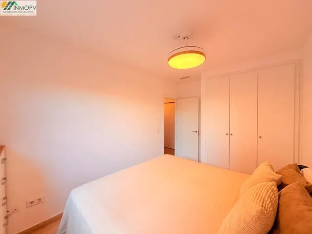 APARTAMENTO ESQUINERO EN PLANTA BAJA CON 2 DORMITORIOS, PISCINA, PARKING Y TRASTERO CERCA DE LA PLAYA — 9