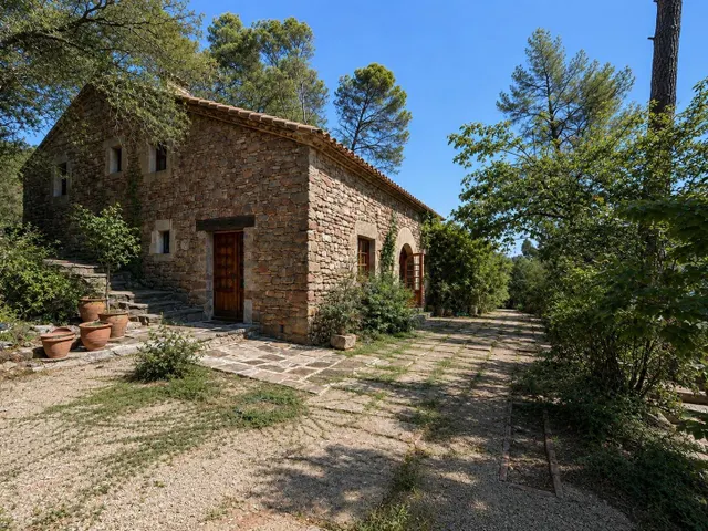 UNA MASIA D'ENCANT PER A VOSALTRES — 11