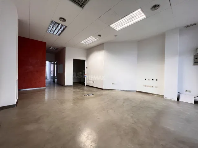 Local comercial de 200 m2 con excelente visibilidad en La Bi - foto 2