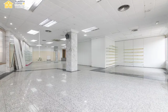 Local de 200 metros en venta en el centro de El Altet. — 7