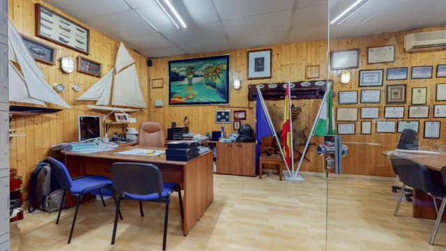 Gran local comercial de 1295m2 en Benalmadena — 25