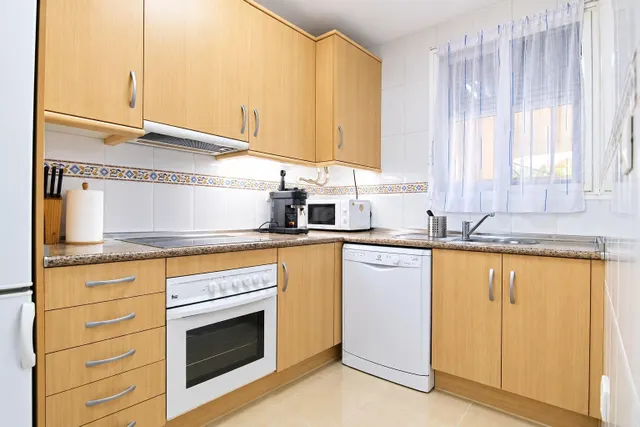 EN ALQUILER APARTAMENTO CON AMPLIA TERRAZA Y VISTAS AL MAR - foto 5