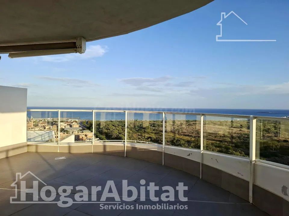 ¡Espectaculares vistas del mar! Ático de lujo en residencial con garaje, piscina y terraza