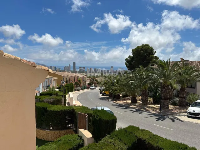 Encantadora casa adosada en Finestrat con vistas al mar y la - foto 4