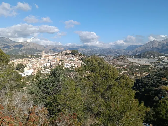 ¡Oportunidad Única de Inversión! Chalet Doble con 6 Dormitor - foto 4