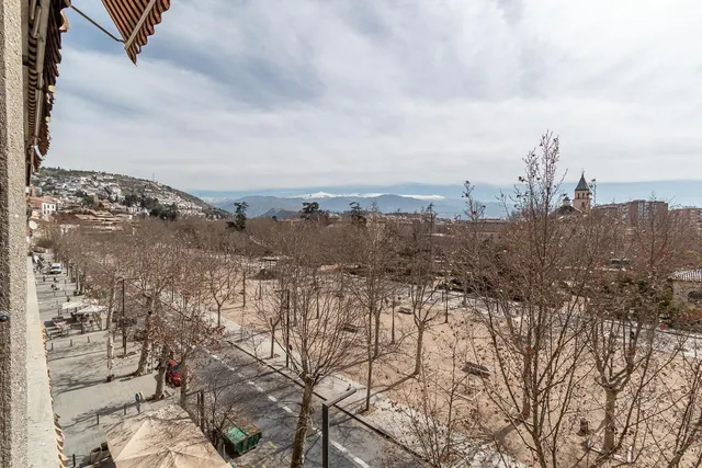 Piso con vistas a Sierra Nevada en Paseo del Salón. — 28