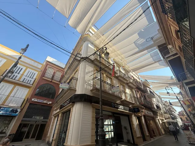 Magnifico piso en calle Pozo Nuevo con Plaza de Garaje.- Zon