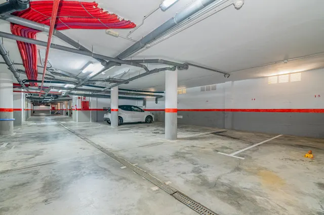 ¡Tu oasis junto a mar! Precioso piso de 2 dormitorios con terraza, piscina y garaje en Playa Poniente, Motril. — 32