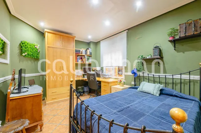Amplia casa de pueblo con 6 habitaciones en Moncada — 37