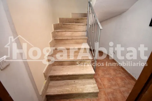 ADOSADO SEMINUEVO CON PISCINA, 2 TERRAZAS Y AMPLIO GARAJE — 40
