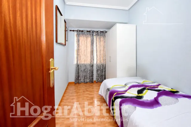 Luz natural y amplitud en este piso esquinero con dos balcones, ascensor y trastero a 100 metros de la playa — 13