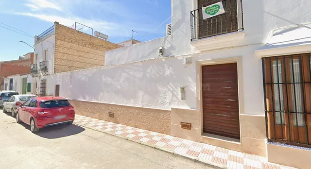 Se vende terreno y casa OKUPADA en Calle Violeta 23 de Pedre