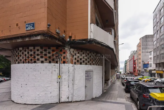 Bajo, semisótano y sótano: cerca de 800 m2. en calle Nicarag - foto 2