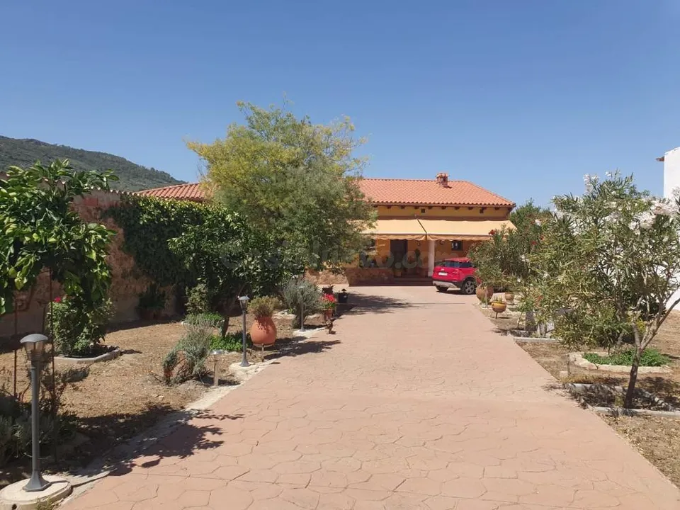 Chalet independiente en Agudo.