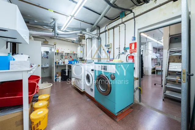 Local comercial 198m² en venta - Mestral — 14