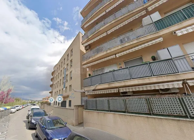 Se vende piso OKUPA en MontornÑ¨s del VallÑ¨s (Barcelona). - foto 3