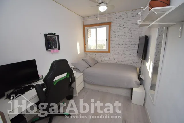 Luz, amplitud y confort familiar en este exclusivo piso esquinero en residencial con piscina, garaje y trastero — 25