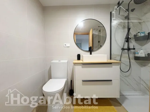 ¡Hogar de lujo! Amplio, sofisticado y reformado, con patio y garaje, todo amueblado — 40