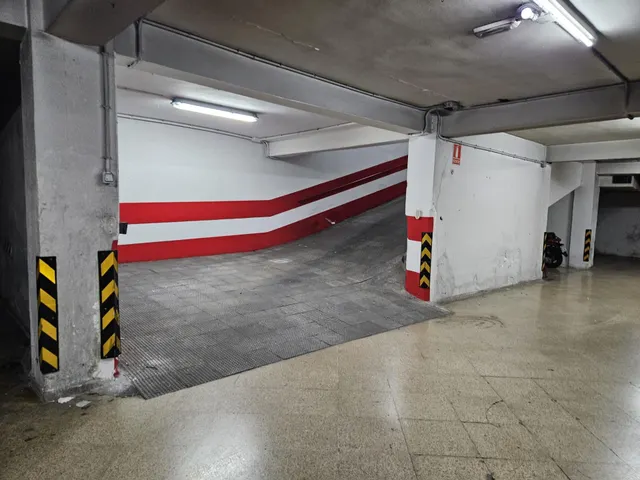 PLAZA DE GARAJE EN EL CENTRO DE GRANADA, JUNTO PLAZA TRINIDAD. — 10