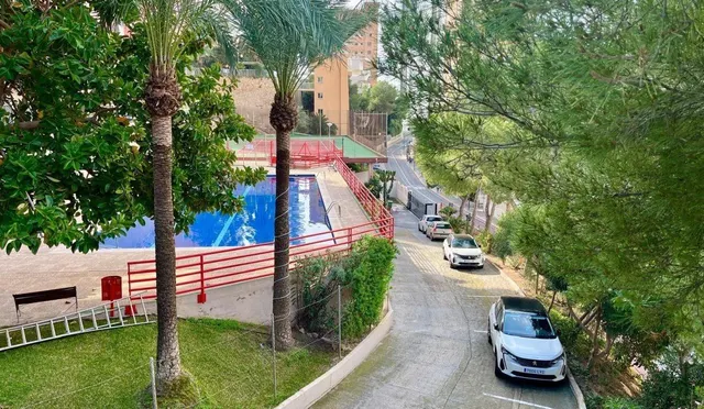 Espectacular piso reformado con diseño y calidad,  con vistas impresionantes al mar y Benidorm. — 36