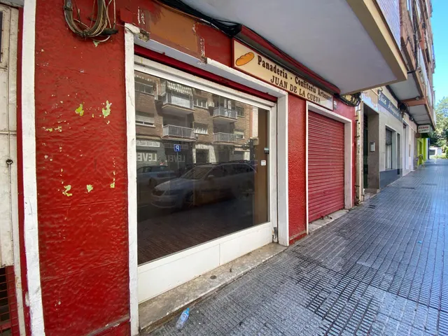 Local comercial junto a la Estación de tren, en Cartagena