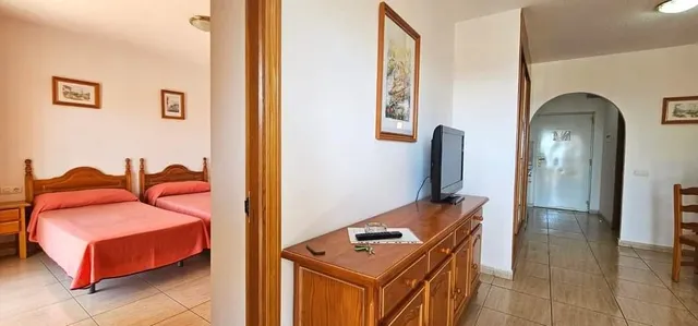 Costa Arona. 1 habitación, primera linea mar con vistas directas en urbanizacion cerrada — 4