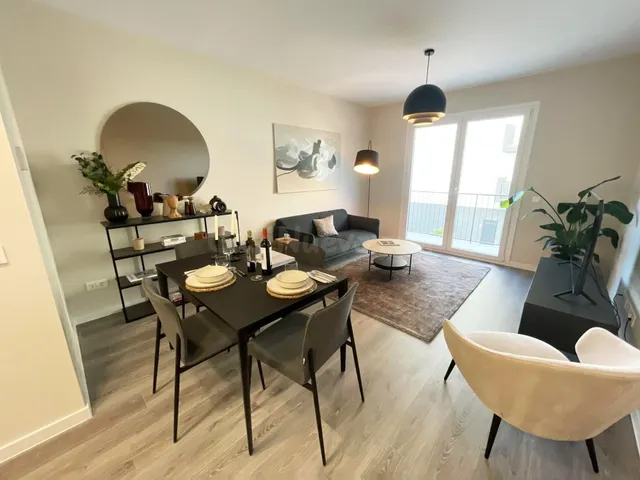Pisos 3 habitaciones a estrenar en Teatinos / Carlos de Haya — 3
