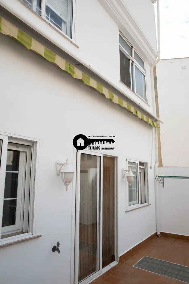Se vende edificio completo de tres plantas  con garaje, patios privados y solárium — 7