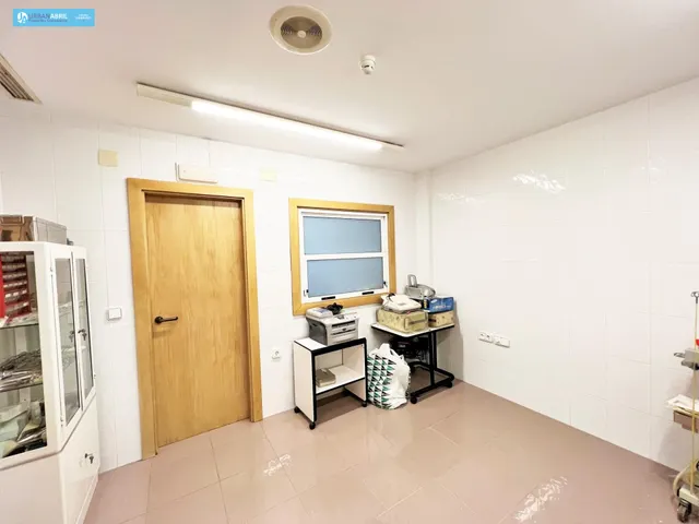 Espectacular Clínica en La Rambla - Convertible en Vivienda — 11