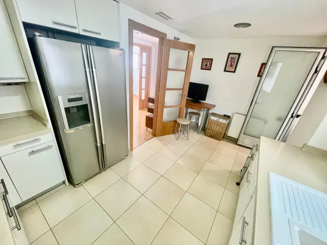 Muy buen piso de 4 Dorm. en Av. Oscar Espla — 15