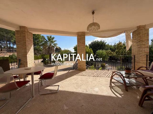 Chalet en venta en Ontinyent, a un paso del casco urbano y con bonitas vistas a la montaña. — 25