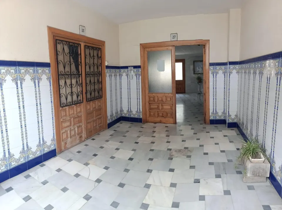 OPORTUNIDAD.  EN MACAEL ( ALMERÍA ).VENTA DE PISO CON PISCINA Y ASCENSOR, EN EL  CENTRO DEL PUEBLO.