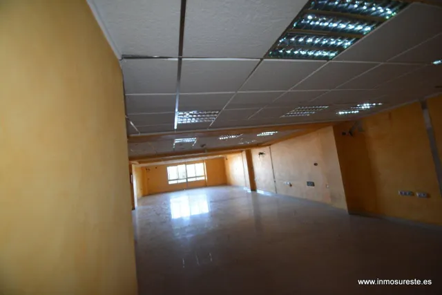 Venta de entresuelo en el centro de Orihuela, zona de Temístocles Almagro, 135 m2. de supèrficie. — 8