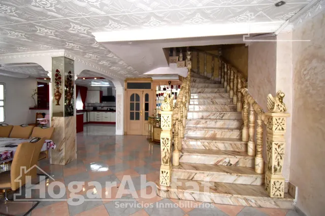 AMPLIA CASA CON GARAJE Y GRAN TERRAZA Y UNA SEGUNDA VIVIENDA — 42