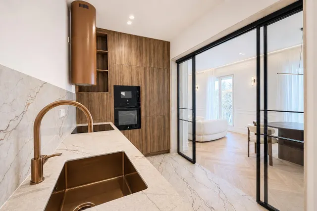 VIVIENDA DE LUJO CON DISEÑO EXCLUSIVO Y BALCONES EN LISTA — 9